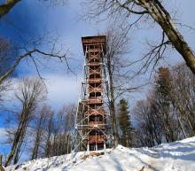 Prace techniczne na wieży widokowej na Jeleniowatym